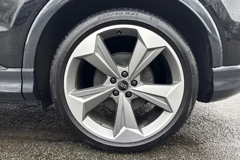 MT74CAO Audi Q4 e-tron Q4  Black Edition 55 e-tron quattro 250,00 kW Thumbnail #12