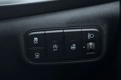 EN21XKL Hyundai I20 1.0T GDi 48V MHD Premium 5dr Thumbnail #38