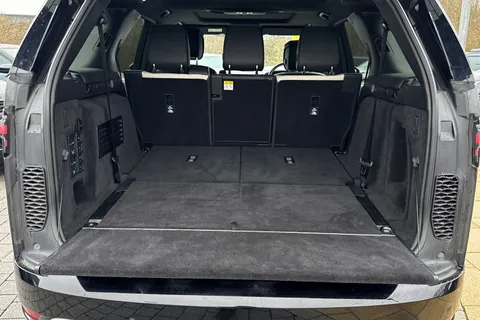 11 of 50 for Land Rover Discovery 3.0 D300 Metropolitan Edition 5dr