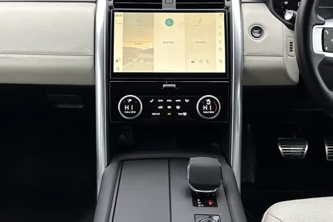 15 of 50 for Land Rover Discovery 3.0 D300 Metropolitan Edition 5dr