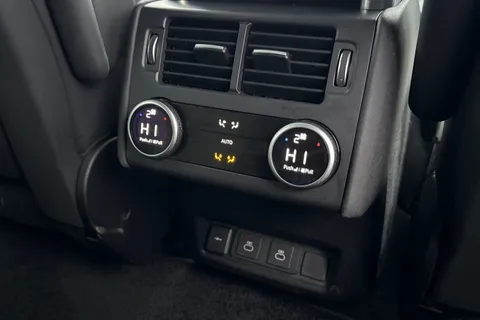 19 of 50 for Land Rover Discovery 3.0 D300 Metropolitan Edition 5dr