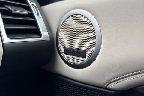 25 of 50 for Land Rover Discovery 3.0 D300 Metropolitan Edition 5dr