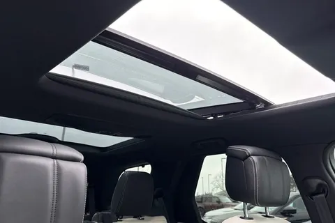 31 of 50 for Land Rover Discovery 3.0 D300 Metropolitan Edition 5dr