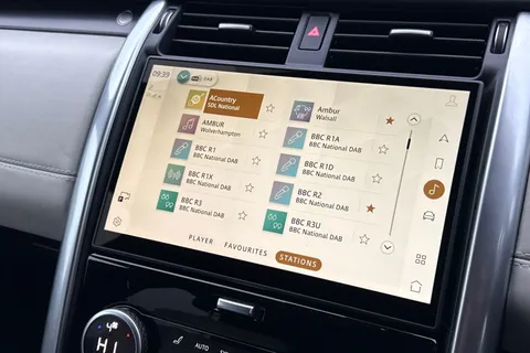 35 of 50 for Land Rover Discovery 3.0 D300 Metropolitan Edition 5dr