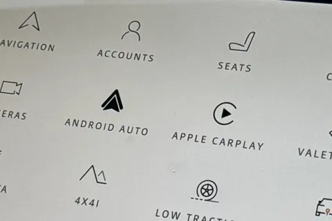 37 of 50 for Land Rover Discovery 3.0 D300 Metropolitan Edition 5dr