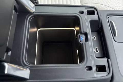 49 of 50 for Land Rover Discovery 3.0 D300 Metropolitan Edition 5dr