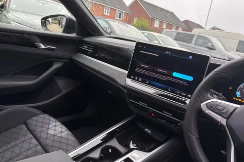  Volkswagen Passat 1.5 eTSI MHEV R-Line DSG Euro 6 (s/s) 5dr Thumbnail #20