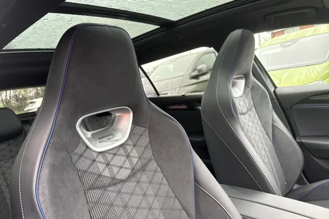  Volkswagen Passat 1.5 eTSI MHEV R-Line DSG Euro 6 (s/s) 5dr Thumbnail #24