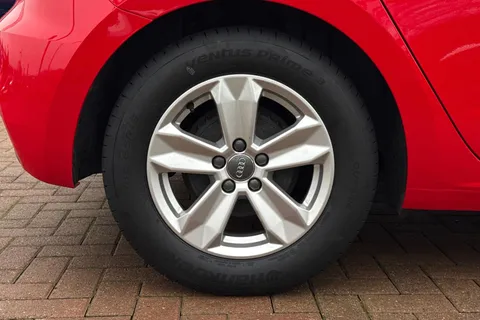 10 of 57 for Audi A1 SE 25 TFSI 95 PS 5-speed