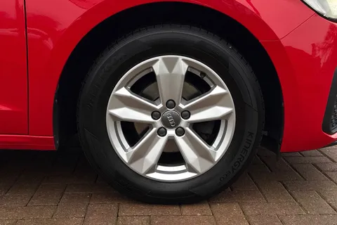 11 of 57 for Audi A1 SE 25 TFSI 95 PS 5-speed