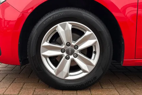 12 of 57 for Audi A1 SE 25 TFSI 95 PS 5-speed