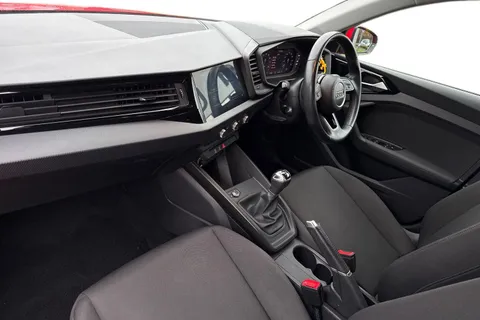 15 of 57 for Audi A1 SE 25 TFSI 95 PS 5-speed