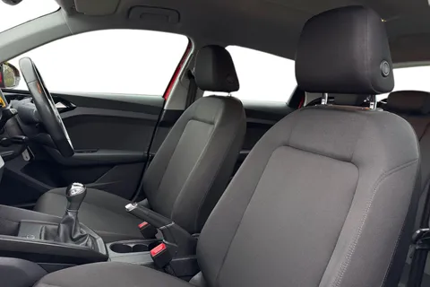 16 of 57 for Audi A1 SE 25 TFSI 95 PS 5-speed