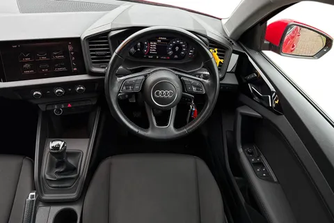 18 of 57 for Audi A1 SE 25 TFSI 95 PS 5-speed