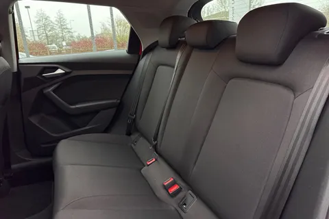 19 of 57 for Audi A1 SE 25 TFSI 95 PS 5-speed