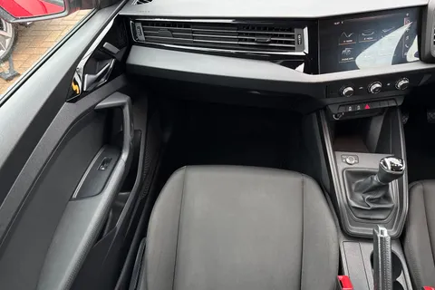 20 of 57 for Audi A1 SE 25 TFSI 95 PS 5-speed