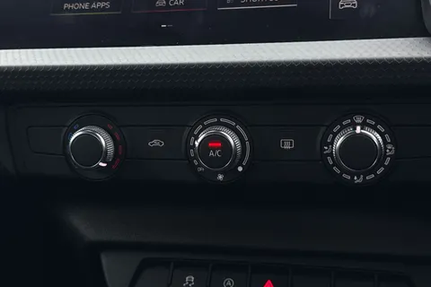 22 of 57 for Audi A1 SE 25 TFSI 95 PS 5-speed