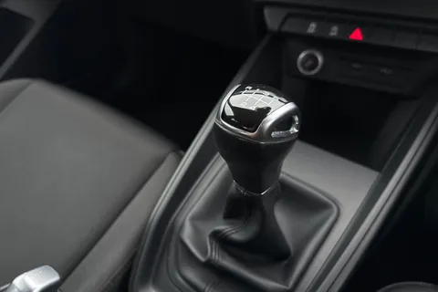 23 of 57 for Audi A1 SE 25 TFSI 95 PS 5-speed