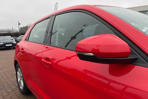 28 of 57 for Audi A1 SE 25 TFSI 95 PS 5-speed