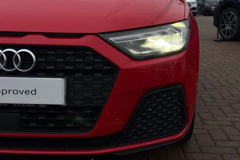 30 of 57 for Audi A1 SE 25 TFSI 95 PS 5-speed