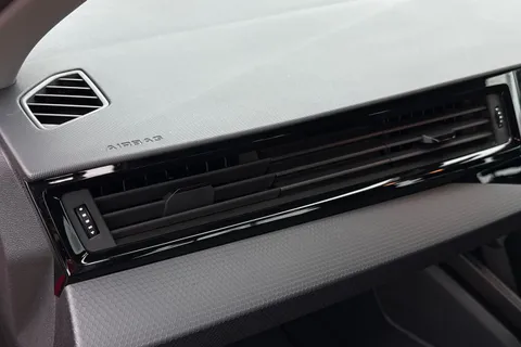 33 of 57 for Audi A1 SE 25 TFSI 95 PS 5-speed