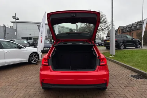 37 of 57 for Audi A1 SE 25 TFSI 95 PS 5-speed