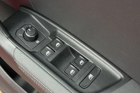 39 of 57 for Audi A1 SE 25 TFSI 95 PS 5-speed