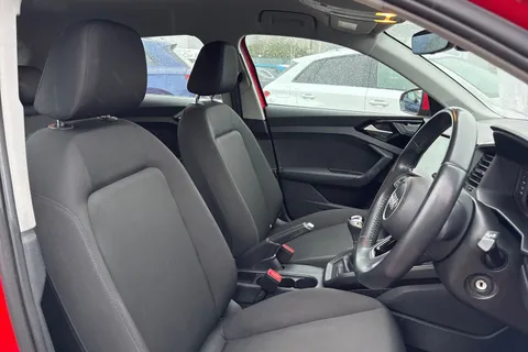 42 of 57 for Audi A1 SE 25 TFSI 95 PS 5-speed