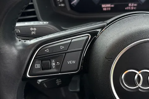 44 of 57 for Audi A1 SE 25 TFSI 95 PS 5-speed