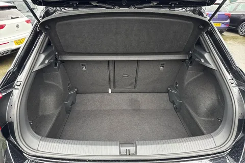 KR25XBN Volkswagen T-Roc 2.0 TDI 150 EVO R-Line 5dr DSG | Panoramic Sun Roof | Rear View Camera Thumbnail #11