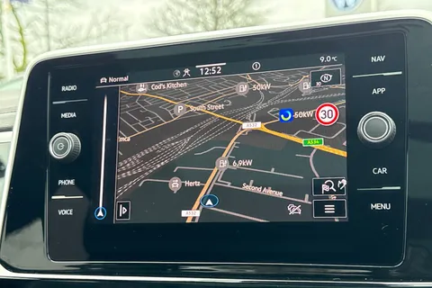 KR25XBN Volkswagen T-Roc 2.0 TDI 150 EVO R-Line 5dr DSG | Panoramic Sun Roof | Rear View Camera Thumbnail #13