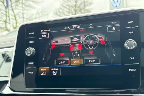 KR25XBN Volkswagen T-Roc 2.0 TDI 150 EVO R-Line 5dr DSG | Panoramic Sun Roof | Rear View Camera Thumbnail #20