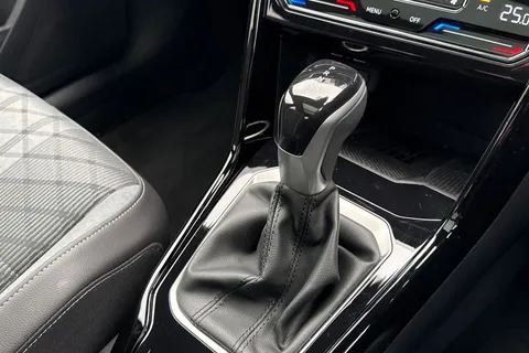 KR25XBN Volkswagen T-Roc 2.0 TDI 150 EVO R-Line 5dr DSG | Panoramic Sun Roof | Rear View Camera Thumbnail #21