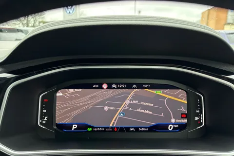 KR25XBN Volkswagen T-Roc 2.0 TDI 150 EVO R-Line 5dr DSG | Panoramic Sun Roof | Rear View Camera Thumbnail #27