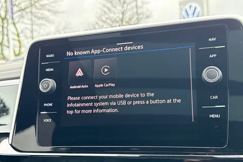 KR25XBN Volkswagen T-Roc 2.0 TDI 150 EVO R-Line 5dr DSG | Panoramic Sun Roof | Rear View Camera Thumbnail #32