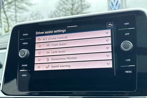 KR25XBN Volkswagen T-Roc 2.0 TDI 150 EVO R-Line 5dr DSG | Panoramic Sun Roof | Rear View Camera Thumbnail #33