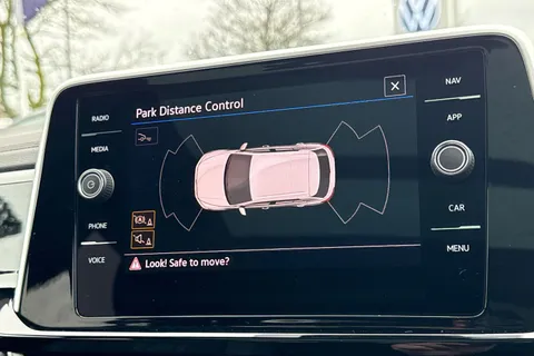 KR25XBN Volkswagen T-Roc 2.0 TDI 150 EVO R-Line 5dr DSG | Panoramic Sun Roof | Rear View Camera Thumbnail #34