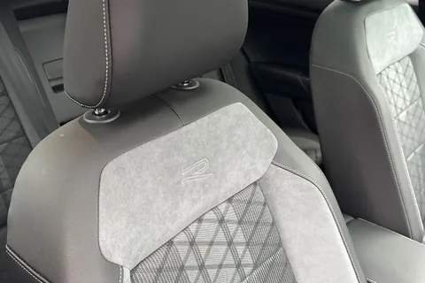 KR25XBN Volkswagen T-Roc 2.0 TDI 150 EVO R-Line 5dr DSG | Panoramic Sun Roof | Rear View Camera Thumbnail #39