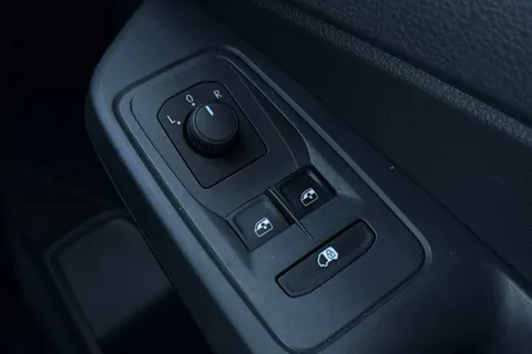 DE25UGD Volkswagen Caddy 2.0 TDI 75PS Commerce Van [Business/Tech Pack] Thumbnail #35