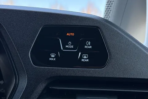 DE25UGD Volkswagen Caddy 2.0 TDI 75PS Commerce Van [Business/Tech Pack] Thumbnail #38