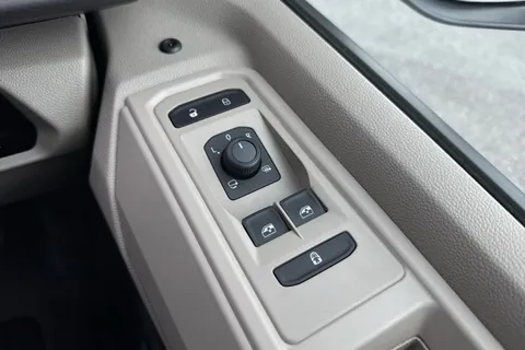 53 of 64 for VOLKSWAGEN CALIFORNIA 2.0 TDI Coast 5dr DSG