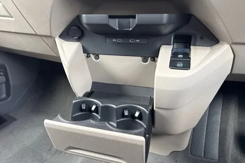 55 of 64 for VOLKSWAGEN CALIFORNIA 2.0 TDI Coast 5dr DSG