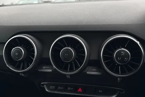 BK72TVY Audi TT Coup- Black Edition 40 TFSI  197 PS S tronic Thumbnail #23