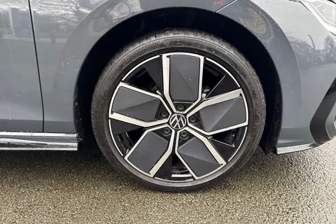 KR25TWA Volkswagen Golf 1.5 TSI 150 R-Line 5dr | Area View Camera | Adaptive Cruise Thumbnail #11