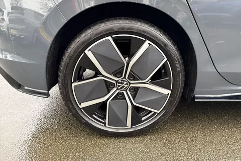 KR25TWA Volkswagen Golf 1.5 TSI 150 R-Line 5dr | Area View Camera | Adaptive Cruise Thumbnail #12