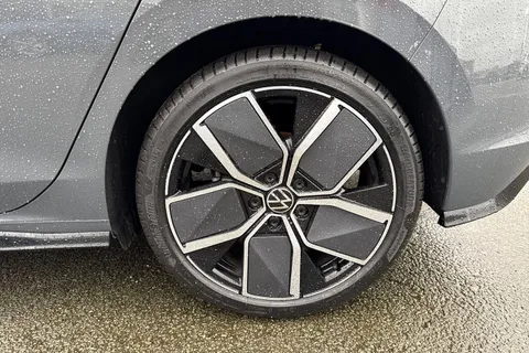 KR25TWA Volkswagen Golf 1.5 TSI 150 R-Line 5dr | Area View Camera | Adaptive Cruise Thumbnail #13