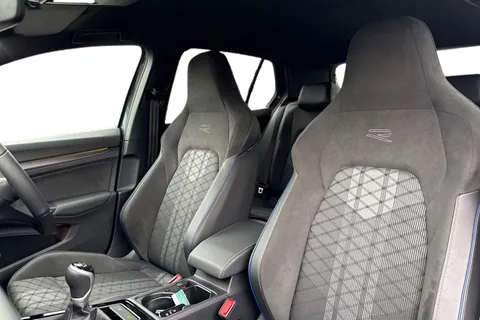 KR25TWA Volkswagen Golf 1.5 TSI 150 R-Line 5dr | Area View Camera | Adaptive Cruise Thumbnail #17