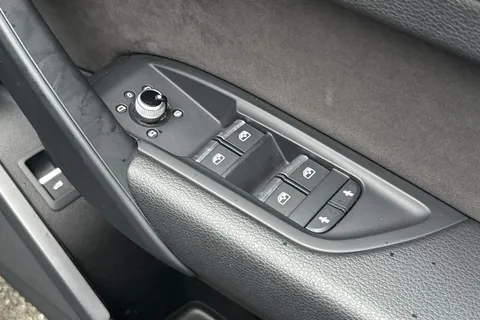 21 of 54 for Audi Q5 2.0 TFSI 45 S line S Tronic quattro Euro 6 (s/s) 5dr