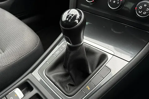 MK69DSV Volkswagen Golf 1.5 TSI EVO Match Euro 6 (s/s) 5dr Thumbnail #24