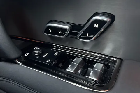 26 of 51 for Land Rover Range Rover Sport 3.0 D300 Dynamic SE 5dr